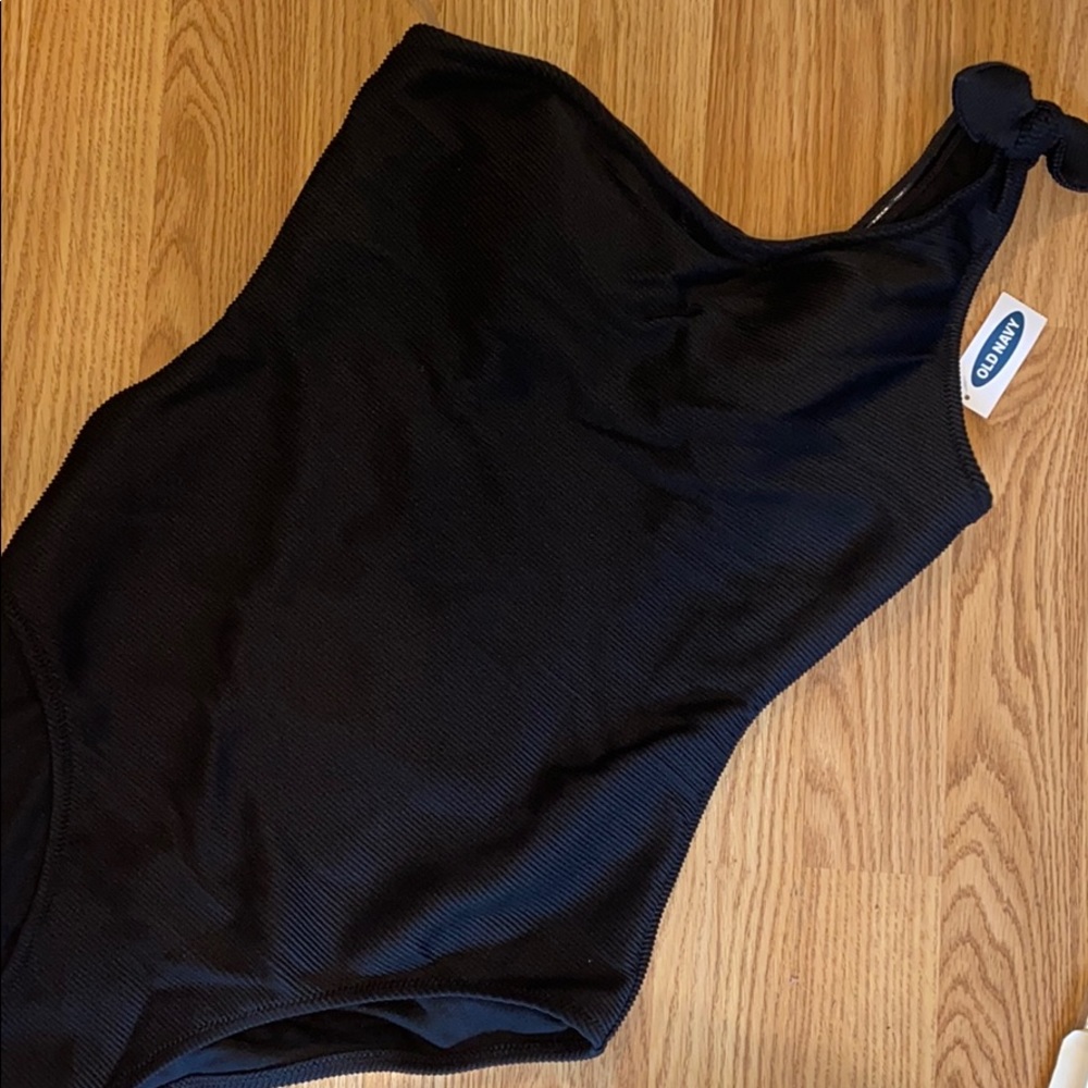 One shoulder one piece